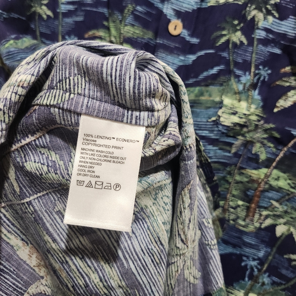 Tommy Bahama Veracruz Cay Scenic Iles Camp Shirt - Picture 4 of 9